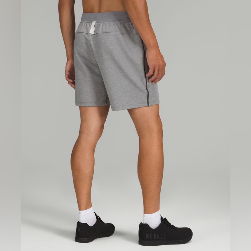 Lululemon Athletica Men’s Gray Textured Tech Shorts size Small EUC - Picture 3 of 7
